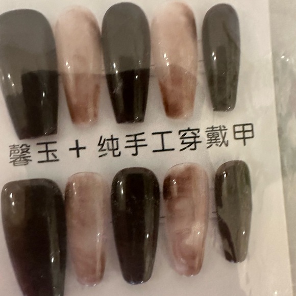 Assorted Press-On Nail Set - Picture 8 of 16